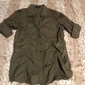 Express women’s fitted button down